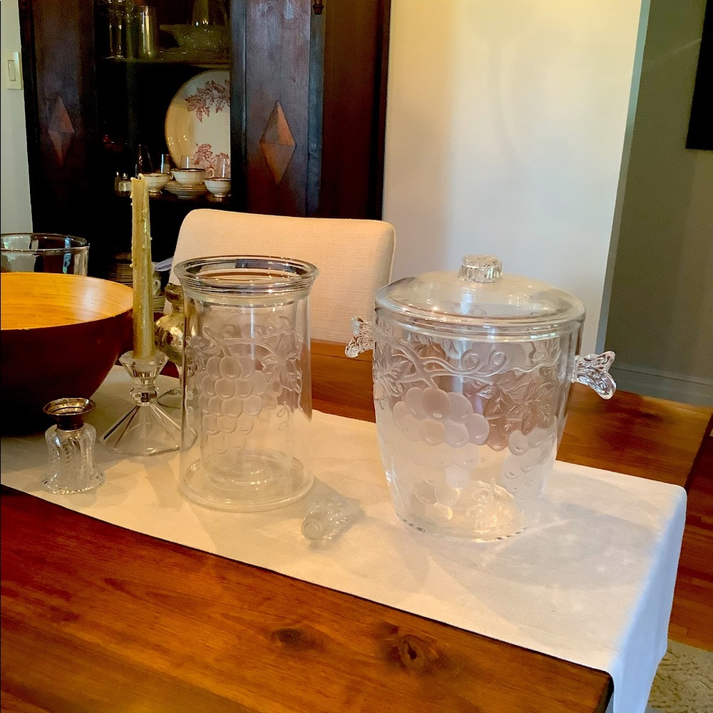 Acrylic Wine Chiller/Ice Bucket & stopper